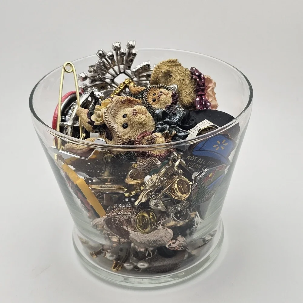 Lot Of Pins And Brooches Vintage To Modern. Wear, Craft, Repair 1.25 Lbs